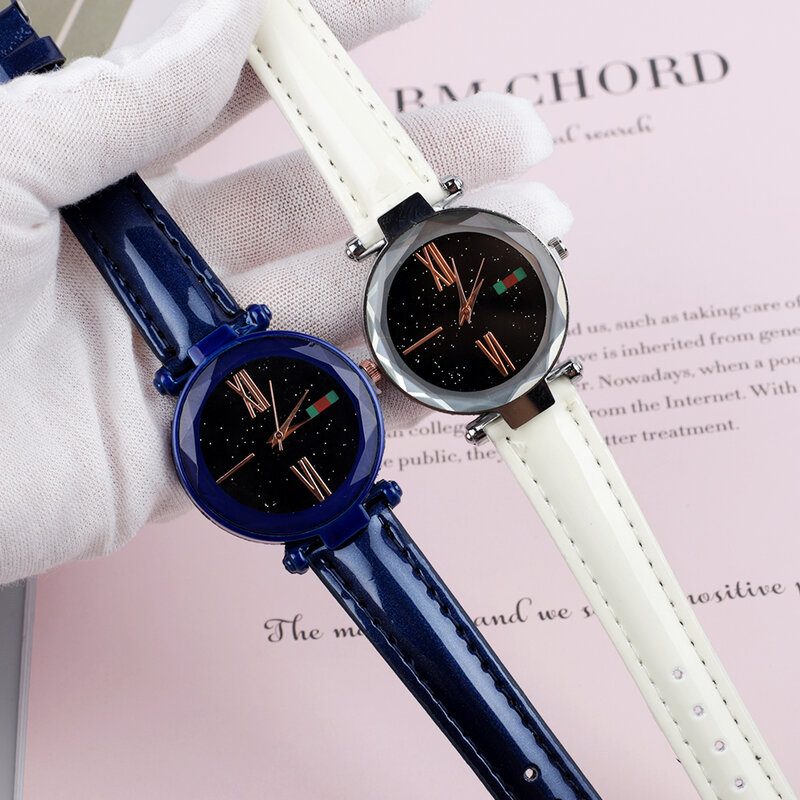 นาฬิกาผู้หญิงสร้อยข้อมือโรแมนติก Starry Sky นาฬิกาควอตซ์หนังสีฟ้าสีขาวเข็มขัดเพชรนาฬิกาสตรีแบบเรียบง่าย