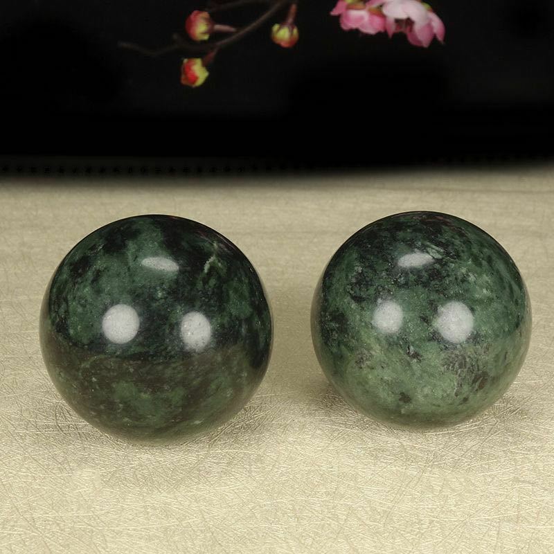 Natural medicine king stone rough stone handball strong magnetic health care ball jade natural diameter 40mm/50mm pair
