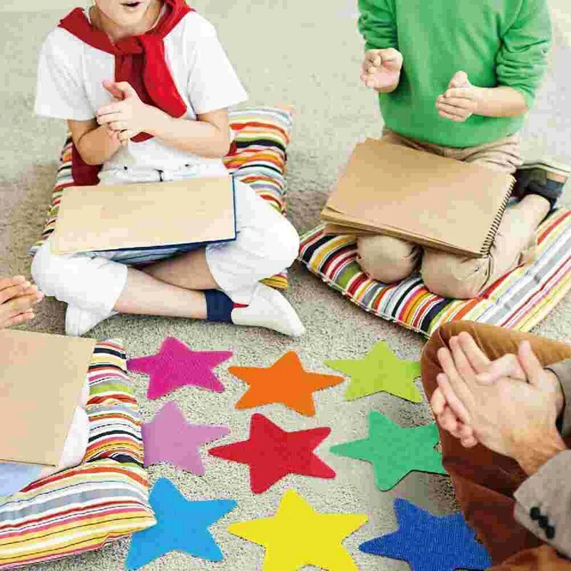 Marcadores coloridos do tapete do assoalho, pontos de aula, círculos mancham o marcador, adesivo sentado, distanciamento social, grupo Multi Up Line