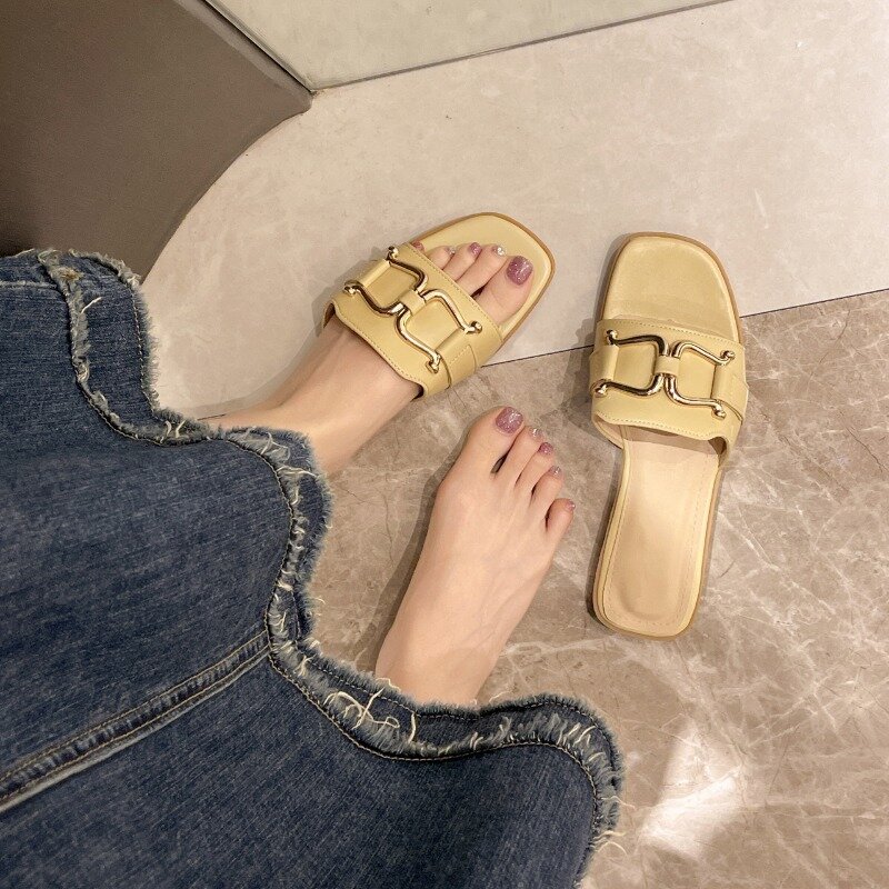 Pantofole estive nuove da donna Casual tinta unita moda anello in metallo fibbia Design scarpe da donna pantofole da spiaggia piatte antiscivolo all'aperto