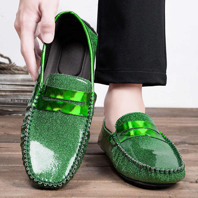 Mocassini verdi scarpe Casual da uomo mocassini da uomo in pelle brillante di lusso scarpe eleganti da uomo di grandi dimensioni che guidano mocassini Slip on per uomo