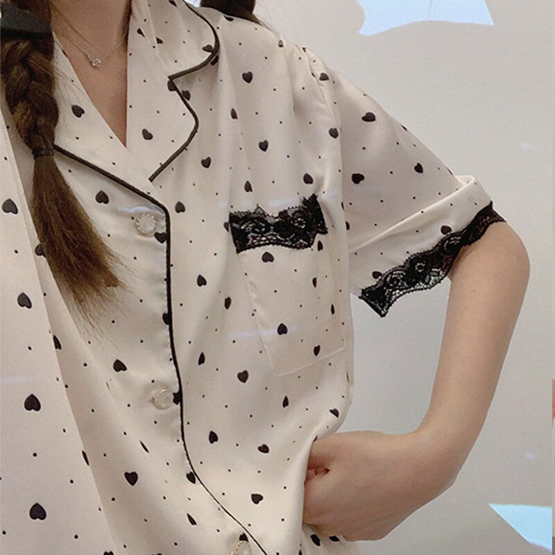 女性用2ピースハートプリントパジャマ,フェイクシルク,サテン,ボタン付きナイトウェア,半袖,夏