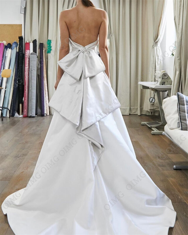 Элегантное Атласное Свадебное Платье OIMG без бретелек трапециевидной формы со шлейфом без рукавов