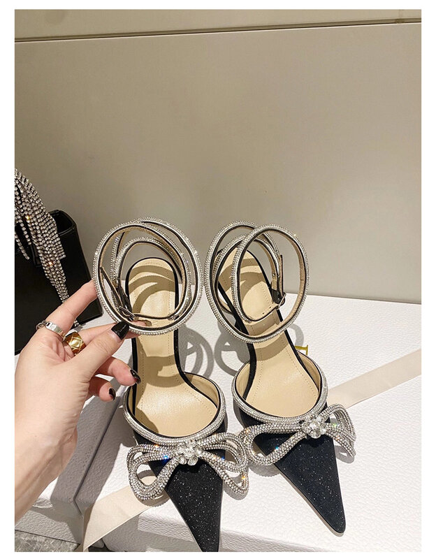 Kaufen Designer Strass Bogen Mach Doppel bogen Kristall verzierte Seide-Satin Point-Toe Pumps Knöchel riemen Damen High Heels Schuhe