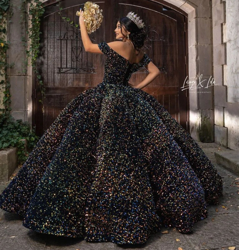 Czarna księżniczka Quinceanera sukienka balowa z odkrytymi ramionami cekiny błyszczą słodkie 16 sukienek 15 Años meksykańskie