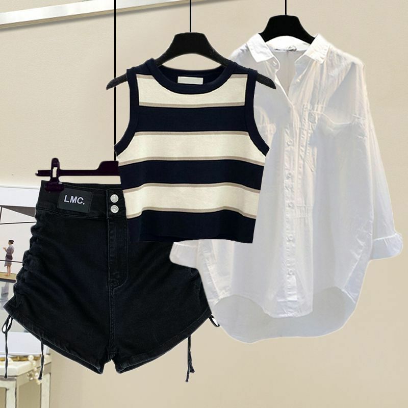 Летний комплект из трех предметов для женщин 2024 Новая Большая женская одежда Солнцезащитная рубашка Полосатый Топ джинсовые шорты Комплект из трех предметов