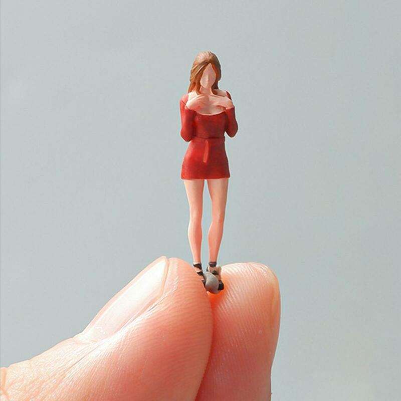 1/64 Hip Skirt Girl Figure Fairy Garden Micro Landscape Layout Decoration S Scale Train Railway Resin Figurine Miniature Scene