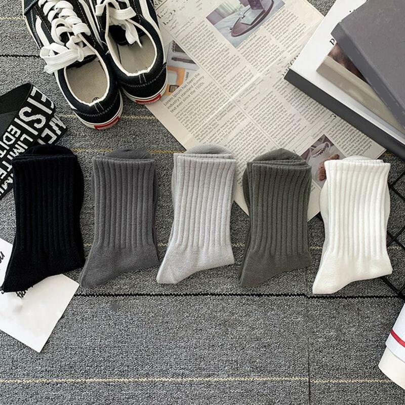 Średni podkolanówki dla mężczyzn kobiet jednolity kolor biały i czarny Streetwear Harajuku moda oddychająca i swobodna skarpetki biznesowe