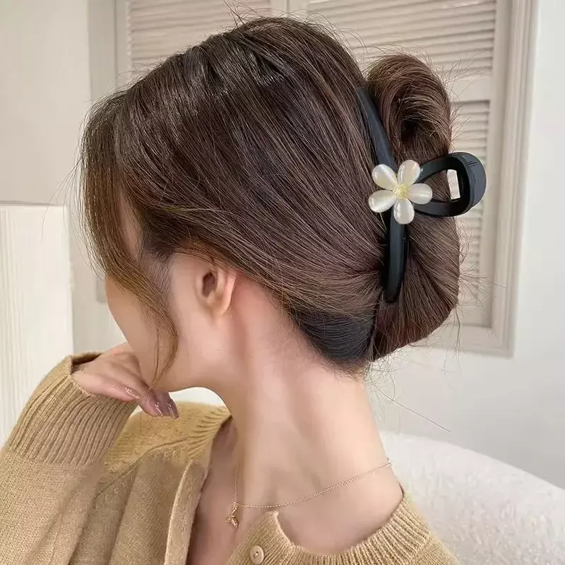Fashion Flower Clamping Clip for Women Large Premium Sense Clip for Headwear Hairpin Temperament Back Spoon Pan Hair Shark Clip