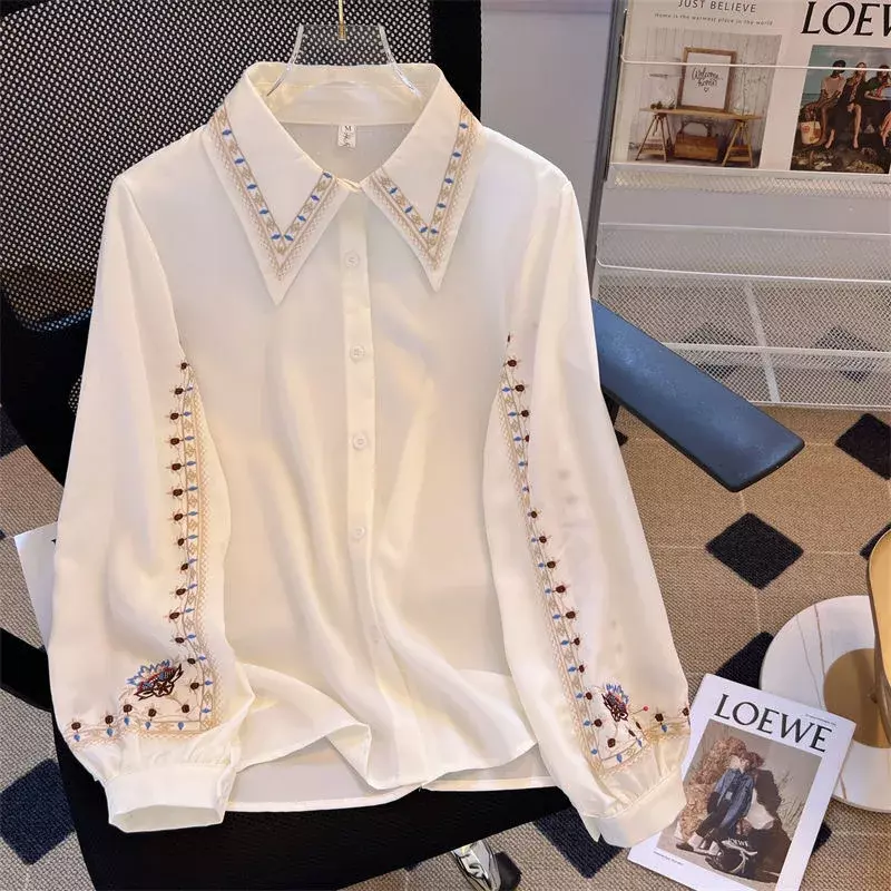 Le donne ricamate sono tutte abbinate camicette eleganti femminili di alta qualità camicie da lavoro da donna abbigliamento floreale bianco top in Chiffon