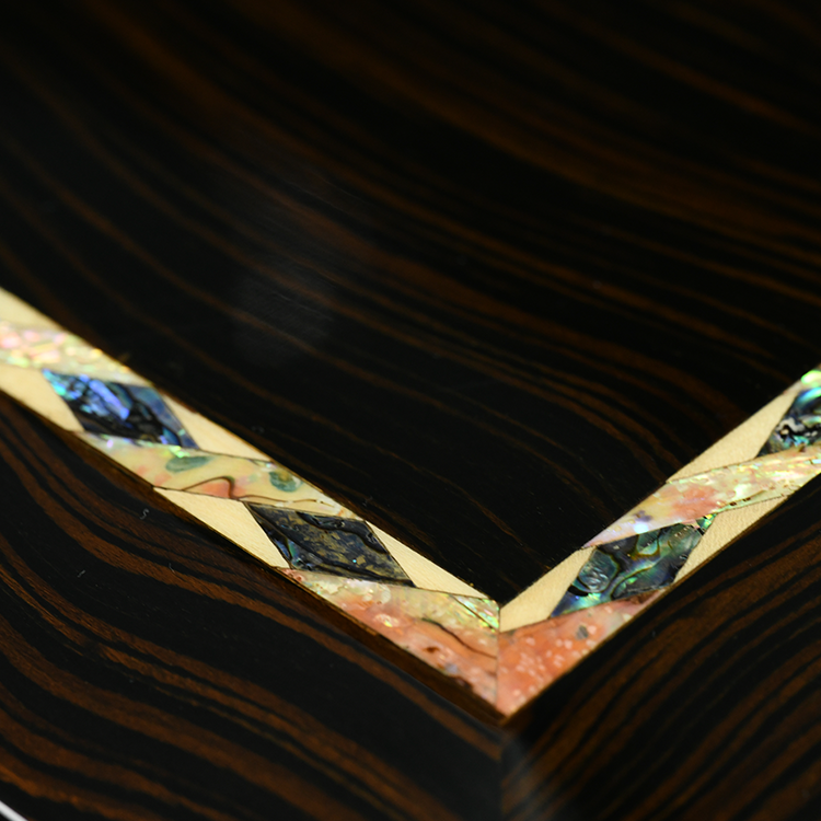 Humidor artesanal do charuto do projeto italiano, madeira espanhola do cedro, armário clássico, preto e ouro, L