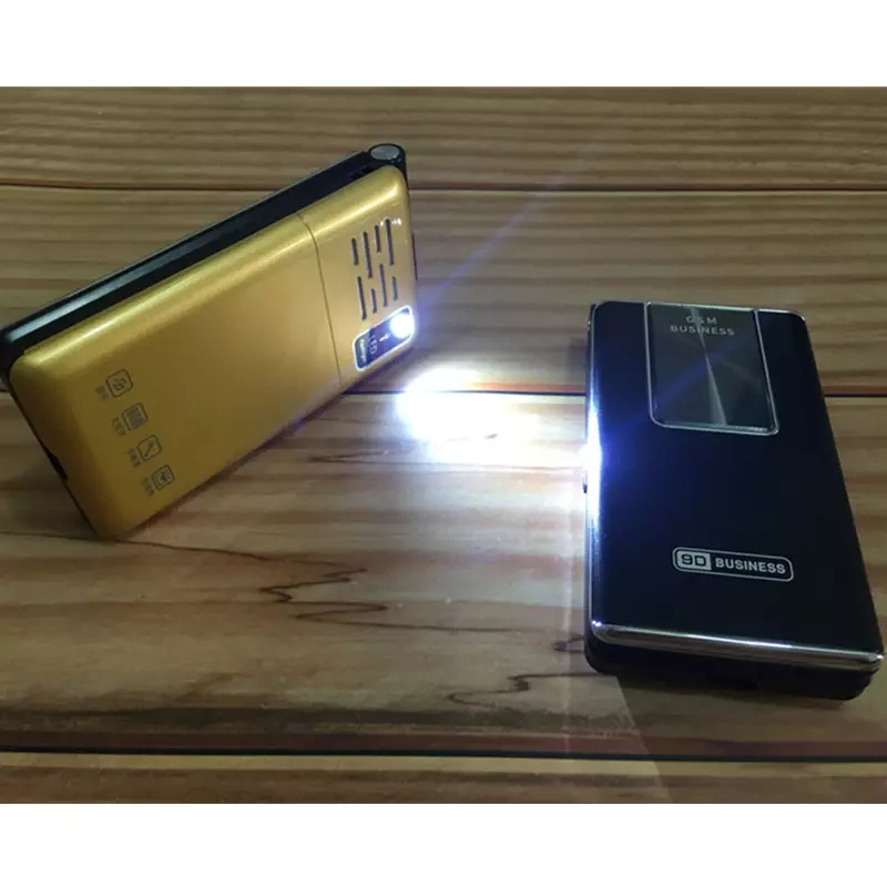 2023 nuovo grande pulsante Flip cellulare 2.4 pollici Dual Sim Card MP3 Telphone Speed Dial SOS Torch Senior Clamshell cellulare