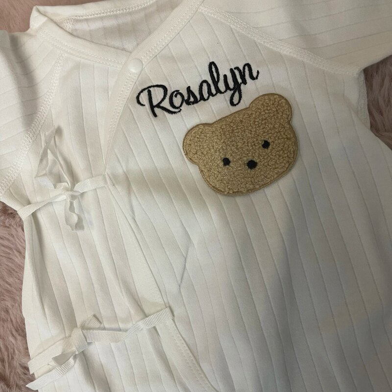 Jeder Name niedlichen Teddybär Overall, bestickte Neugeborenen Baby kleidung, saisonale Overall wesentliche Geschenk verpackung