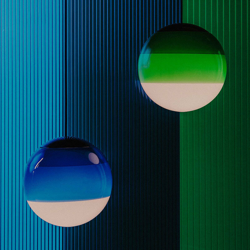 โคมไฟระย้าลูกบอลแก้วสีความคิดสร้างสรรค์สมัยใหม่โคมไฟระย้า LED สำหรับร้านอาหารห้องรับแขกห้องนอนโรงแรมโคมไฟระย้าตกแต่งการตกแต่งบ้าน