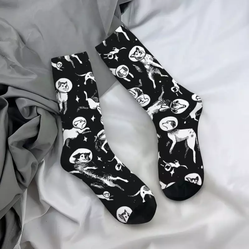Calcetines Space Harajuku Dogs para hombre y mujer, calcetín de fondo negro, Hip Hop, gráfico de animales, primavera, verano, otoño e invierno, novedad