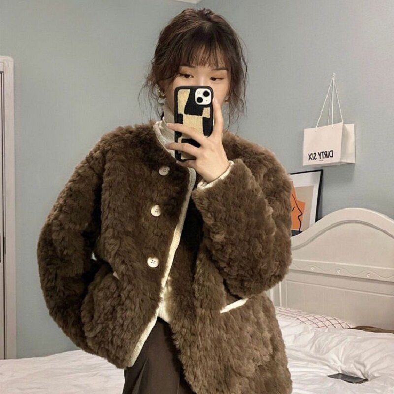 Abrigo de imitación de pelo de cordero para mujer, chaqueta de café corta holgada con cuello redondo, nuevo diseño coreano de invierno