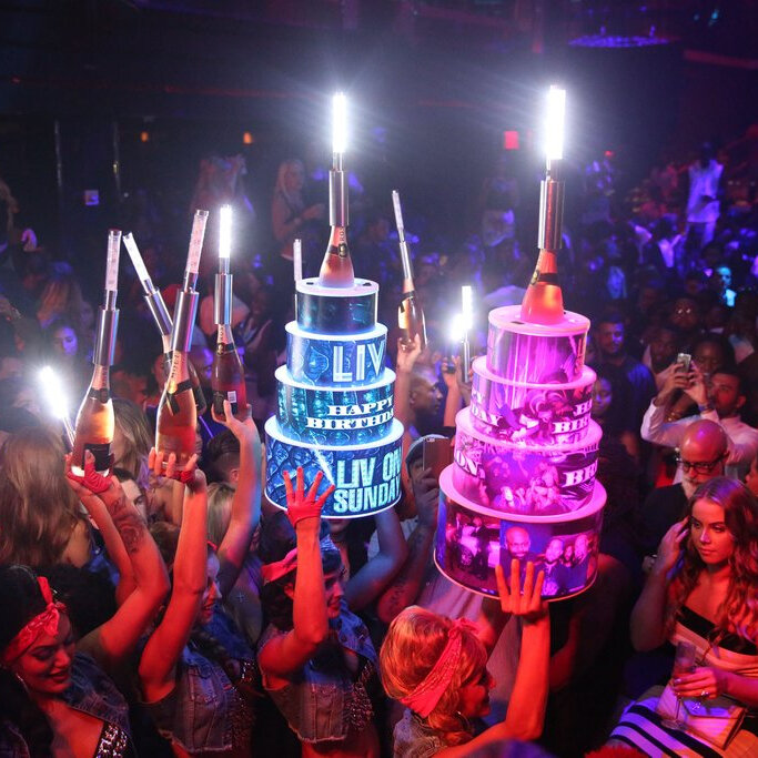 Maßge schneiderte Nachtclub Champagner VIP alles Gute zum Geburtstag Kuchen Glorifier VIP Service 3 Schichten führte Kuchen Flasche Moderator