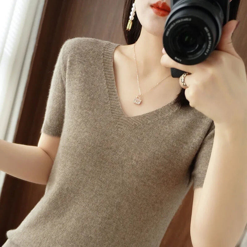 Letni damski sweter nowy sweter z dekoltem w serek z krótkim rękawem dzianina koreańskie swetry z jednolitym miękkim długa koszula swetrem