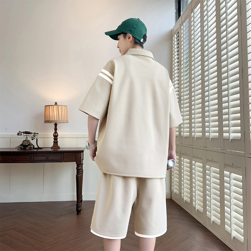 Setelan Polo 2 potong kasual pria, atasan kaus longgar lengan pendek + celana pendek pinggang elastis Musim Panas 2024