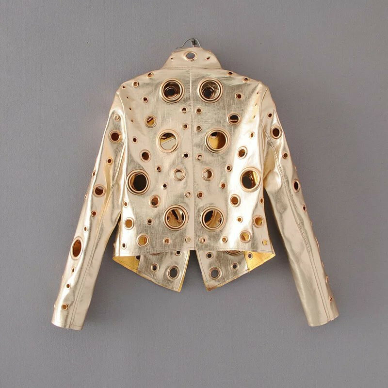 Jaqueta de couro falso recortada na pista feminina, rebite dourado, roupas de grife elegantes e legais, moda europeia e americana, 2023