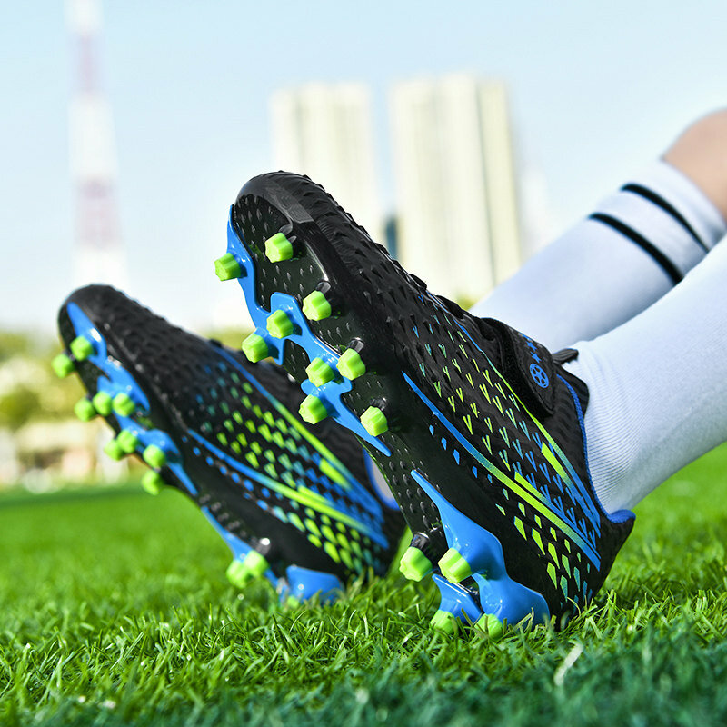 Zapatos de fútbol profesionales con punta larga para niños y niñas, zapatos de fútbol con gancho y bucle, zapatos de entrenamiento de fútbol ligeros y antideslizantes