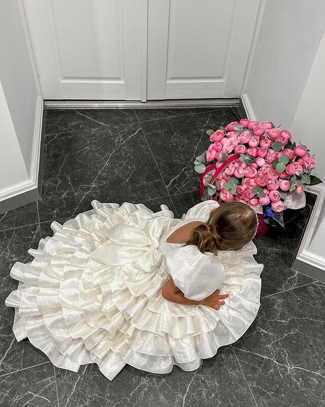 Warstwowe dziewczęca sukienka w kwiaty na wesele z krótkim rękawem asymetryczna długość urocza księżniczka przyjęcie urodzinowe pierwsza komunia suknie balowe