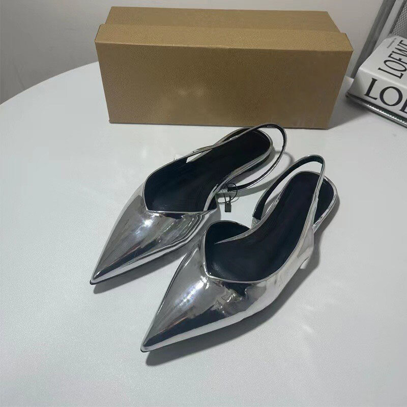 New pointed metal flat bottomed silver light mouthed fashion sandals with exposed heel strap for women