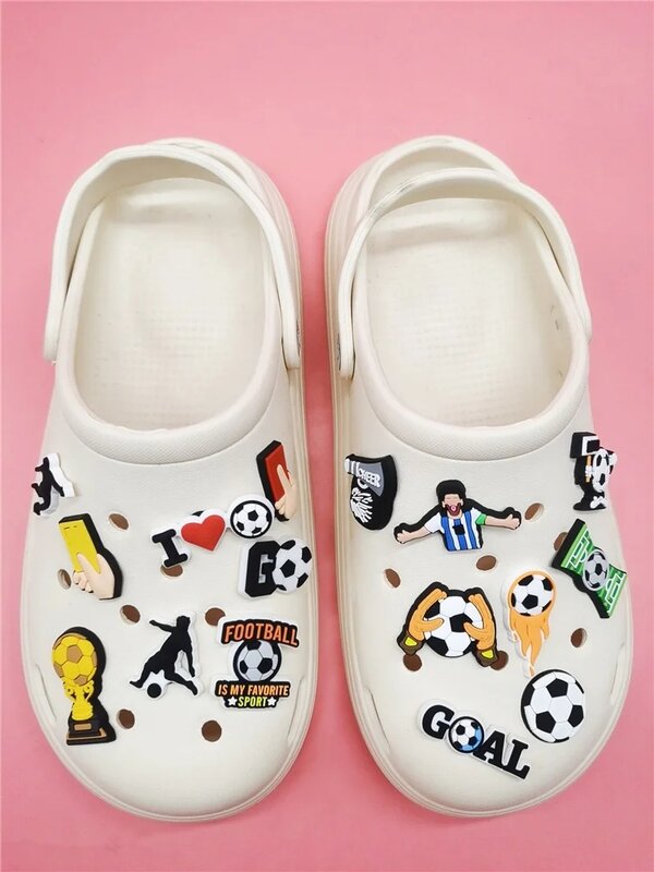 Oryginalne buty do piłki nożnej ozdoby do klamr z PVC śmieszne akcesoria chodaki ozdoby buty ogrodowe dla dorosłych dzieci