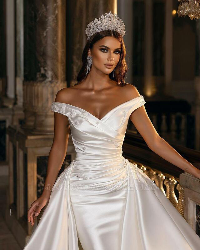 Romantyczny Off the Shoulder zakładka A-Line suknia ślubna luksusowy satynowy sąd pociąg wesele sukienka aplikacje suknie panny młodej