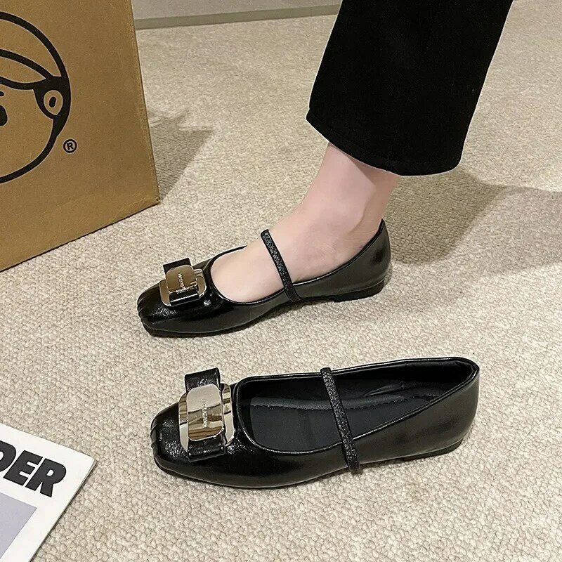 Scarpe da donna alla moda 2024 scarpe basse francesi minimaliste con punta quadrata nuove scarpe singole alla moda e comode dal taglio superficiale
