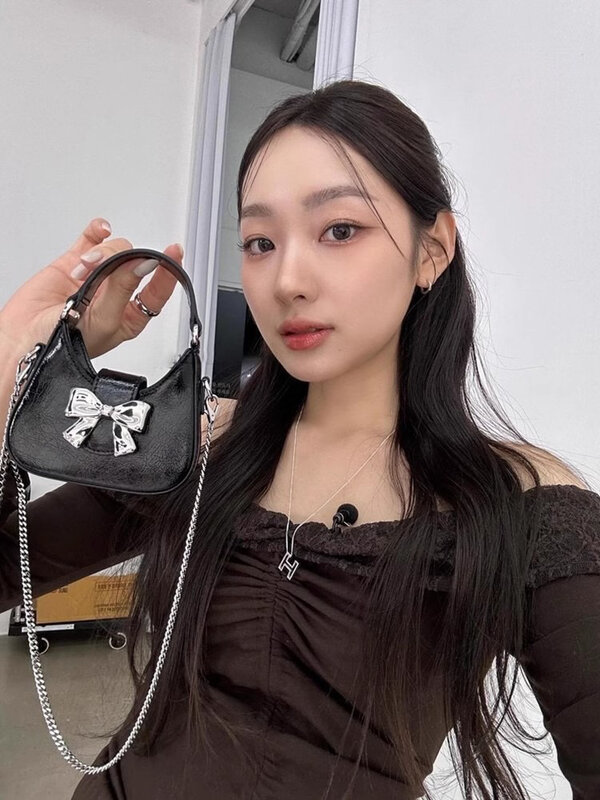 2024 Mini torebka z nowy modny kokardką dla kobiet koreański łańcuch tekstur torba Crossbody na jedno ramię uroczy uniwersalny mały kwadratowe torby