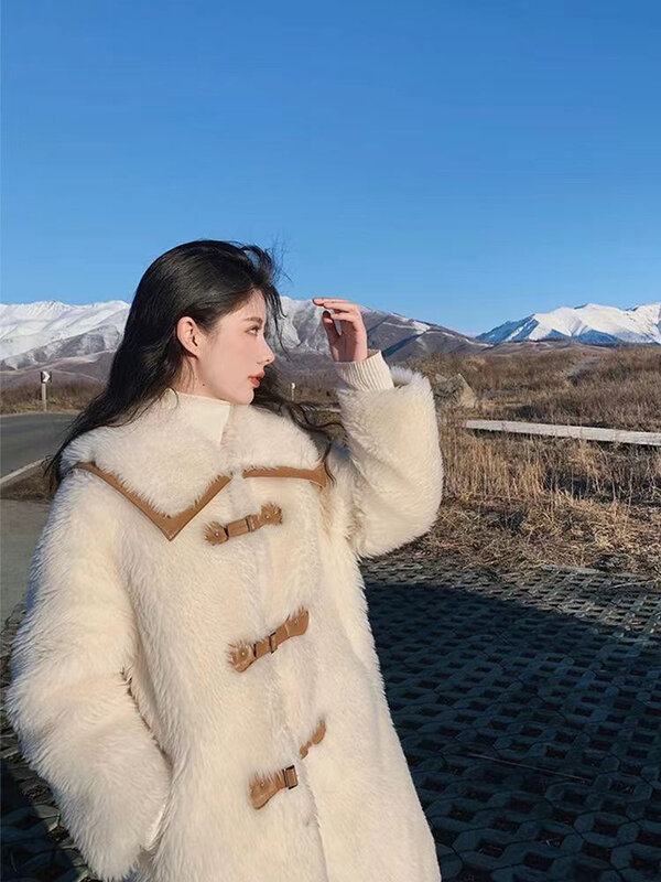 Zimowe płaszcz z wełny jagnięcej damskie zintegrowane futro młode luźne wyściełane pluszowy płaszcz koreańska wełna i mieszanki INS stylowe