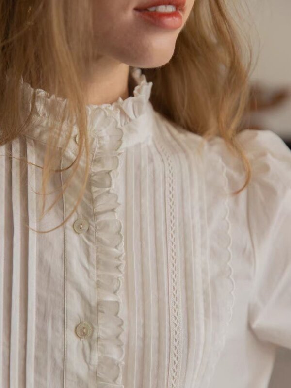 Camisa hueca Retro clásica de moda francesa para mujer, Top de cuello redondo de encaje arrugado de retazos, Festival de Primavera, nuevo