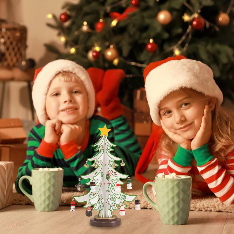 خشبي صغير لسطح المكتب شجرة عيد الميلاد تقويم مجيء ، تقويم العد التنازلي ، طقم شجرة وقلادة ، هدايا عيد الميلاد للأطفال