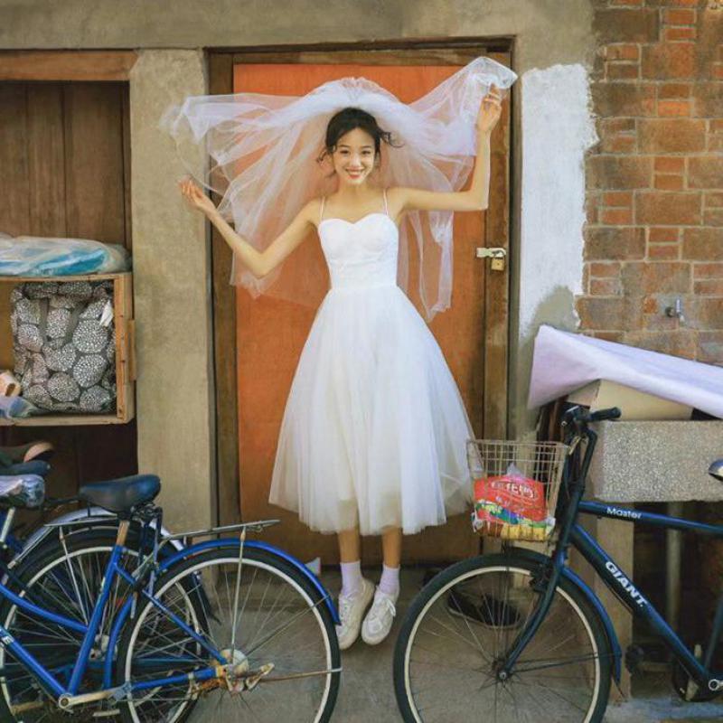 Sweet Short Brides Wedding Dresses Simple Spaghetti Straps Tulle Korean Wedding Dress Classic Boat Neck Wedding Dress For Woman