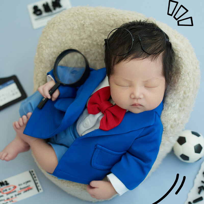 Fotografie Van Baby 'S Pasgeboren Baby Kleedt Kleine Heer Blauw Pak Rode Korte Stropdas Wit Overhemd Baby Conan Cosplay Foto Outfit