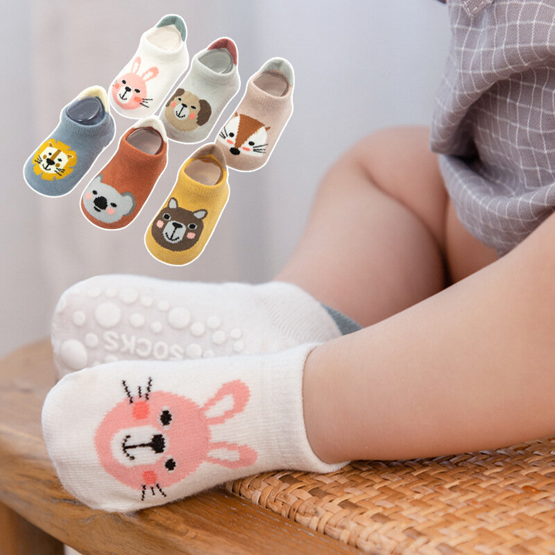 Calcetines antideslizantes para bebé, medias con estampado de letras y animales de dibujos animados, con suelas de goma, para invierno y primavera