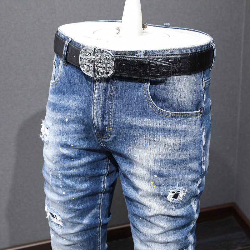 Celana Jeans sobek untuk pria, celana Jeans Retro biru elastis elastis elastis pas badan, celana Denim Vintage desainer tambal sulam untuk pria