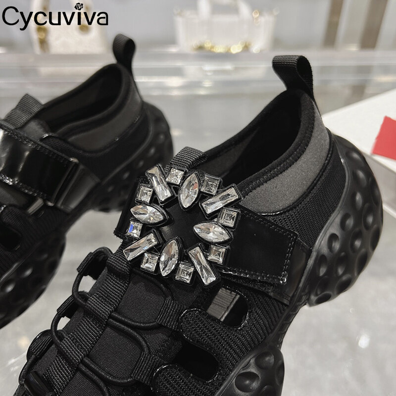 Sneakers wanita Hollow Out kristal putih baru sepatu kasual berjenjang sol tebal wanita sepatu jalan-jalan berpori liburan musim panas