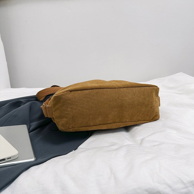 Damska torba na ramię sztruks wielofunkcyjny Retro popularny projekt jednolity kolor kieszonkowy torebka Crossbody pojemna torba