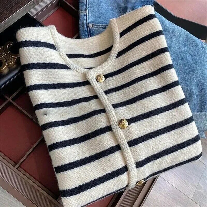 2023 Winter Korean Fashion Sweater Cardigan White Black Striped Knitted Sweater Women Short Cardigan Long Sleeve Cardigan Female