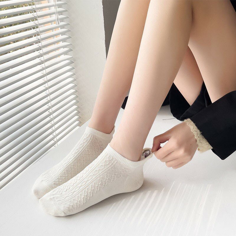 Meias femininas de bordado animal cartoon, meias de algodão em relevo, meias simples monocromáticas japonesas, sem comparência, novas, D101