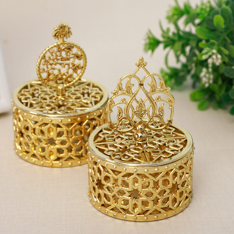 Western Wedding Table Setting Golden Pagoda Plastic Hollow Candy Box European Small Round Hot Sale