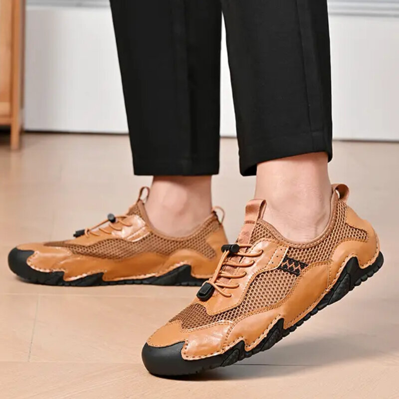 Sepatu slip on jala pria, sneaker bernafas nyaman ringan sol lembut datar Non-Slip berkendara berjalan musim panas