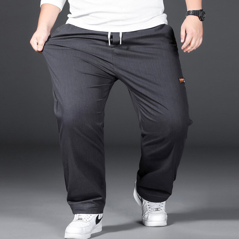 Celana panjang kasual ukuran Plus pria, celana panjang kasual pinggang elastis lurus modis abu-abu hitam ukuran besar 10XL 12XL