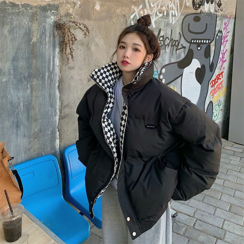 Женская клетчатая хлопковая куртка в шахматную клетку, модель зима 2023 года, пуховик в лесном стиле, Корейская версия, свободная облегающая хлопковая куртка