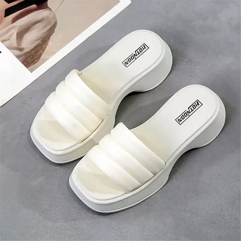 Heeled 40-41 Shoes Women's Slippers Shower Sandals Lusux Designer Shoes 2023 Sneakers Sport Loafer'lar Second Hand