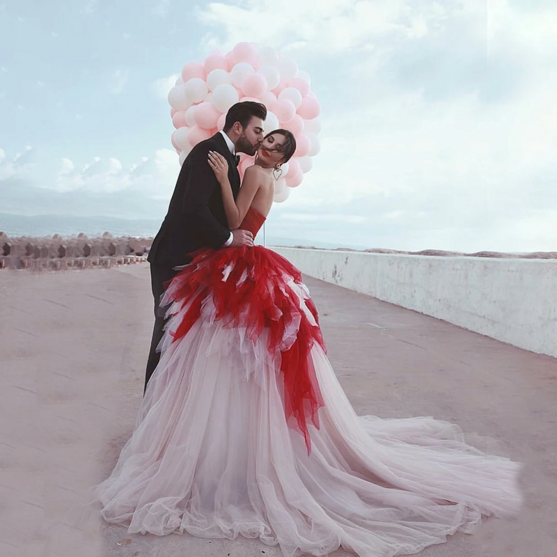 فستان زفاف شاطئ أحمر بلا أكمام ، فساتين زفاف بوهو ، فستان مثير بدون ظهر ، رداء قطار كنس ، حبيبته ، مقاس كبير