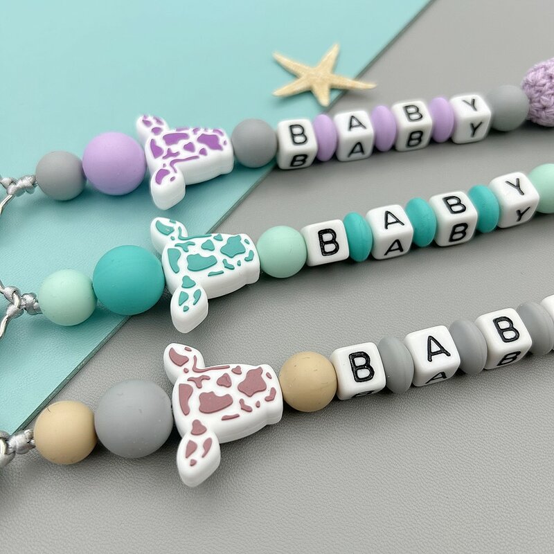 Custom Inglês Acrílico Carta Nome Silicone Vaca Cabeça Beads Baby Chupeta Cadeia Clipe Mordedor Pingentes Kawaii Baby Creative Gifts