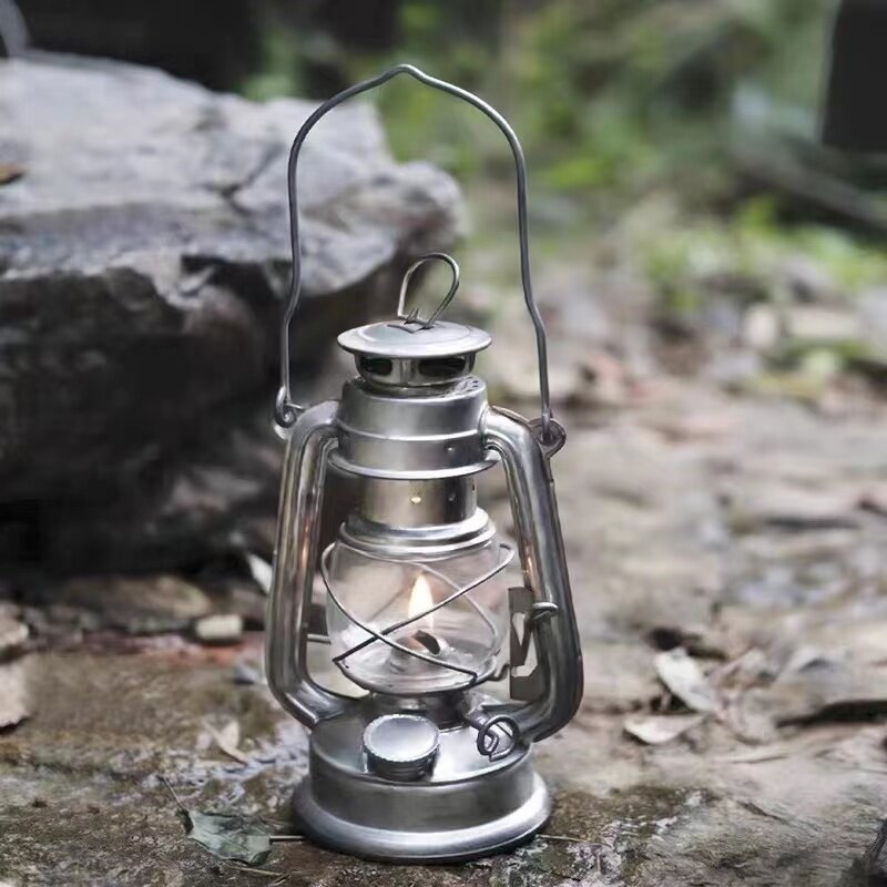 Lampada a lanterna a olio retrò lampada a cherosene da campeggio all'aperto lanterna portatile guarnizione a prova di perdite luci da campo decorazione di oggetti di scena per foto